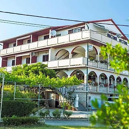 Marija Ii Hotel apartamentowy Lopar